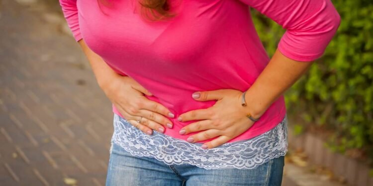 Truques naturais que aliviam cólica sem remédio e sem esforço