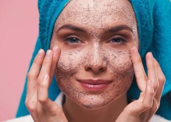 Use esse esfoliante por 2 minutos no banho e sinta sua pele mudar na hora