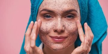 Use esse esfoliante por 2 minutos no banho e sinta sua pele mudar na hora