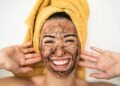O ritual semanal que destrava sua juventude deixando a pele lisa e novinha