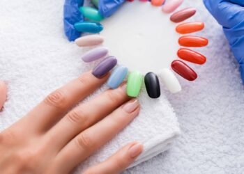 A febre das unhas metálicas voltou e está mais poderosa do que nunca