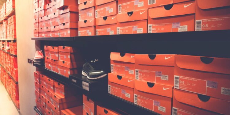 Rede varejista anuncia fechamento - Créditos: depositphotos.com / wittayayut