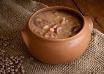 Feijão perfeito com sabor caseiro e caldo grosso irresistível