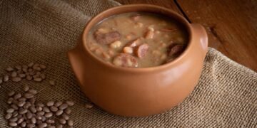 Feijão perfeito com sabor caseiro e caldo grosso irresistível