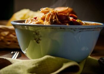 Cidade mineira conquista recorde brasileiro com maior frango com quiabo de 236 kg