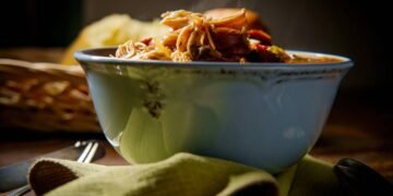 Cidade mineira conquista recorde brasileiro com maior frango com quiabo de 236 kg