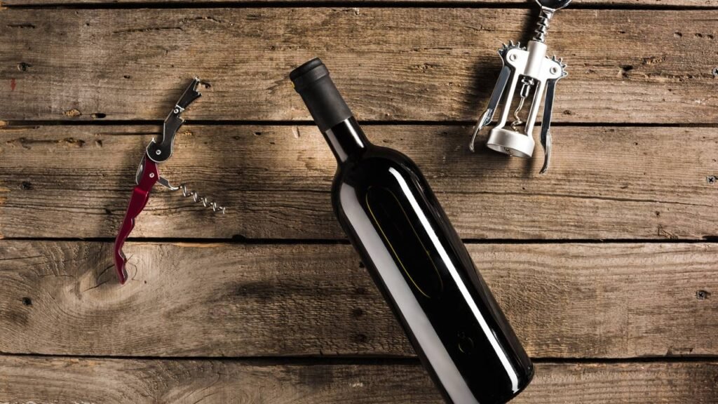 Transforme garrafas de vinho em vasos modernos com técnicas simples