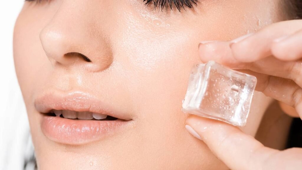 Pele mais firme e iluminada com um ingrediente que já está no freezer