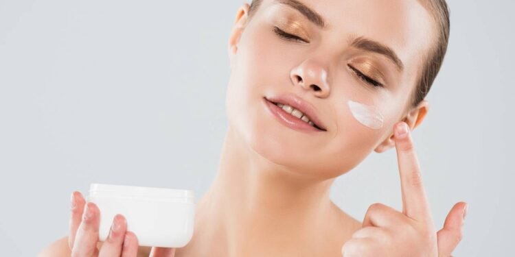 Como manter a hidratação do corpo durante a noite e acordar com a pele macia