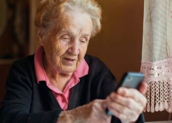 3 celulares ideais para aposentados que buscam praticidade e segurança