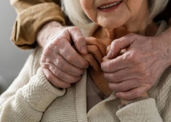 Ciência revela a idade exata em que o corpo começa a envelhecer