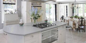 O detalhe que fez essa cozinha minúscula parecer duas vezes maior