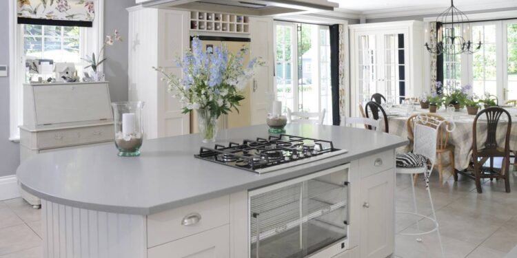 O detalhe que fez essa cozinha minúscula parecer duas vezes maior