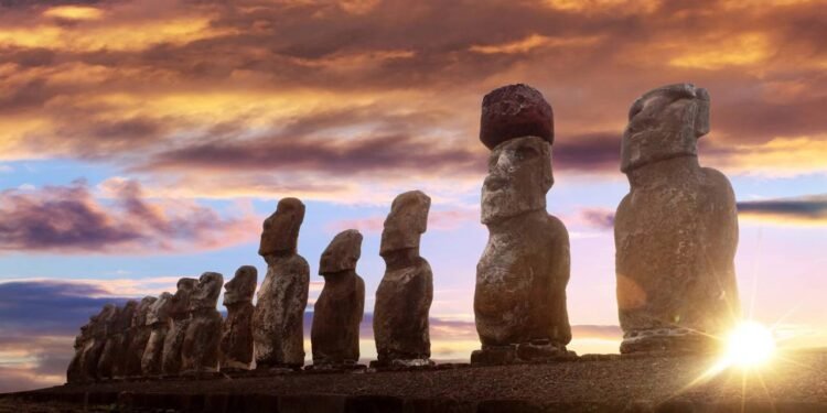 As gigantescas estátuas Moai - Créditos: depositphotos.com / thakala