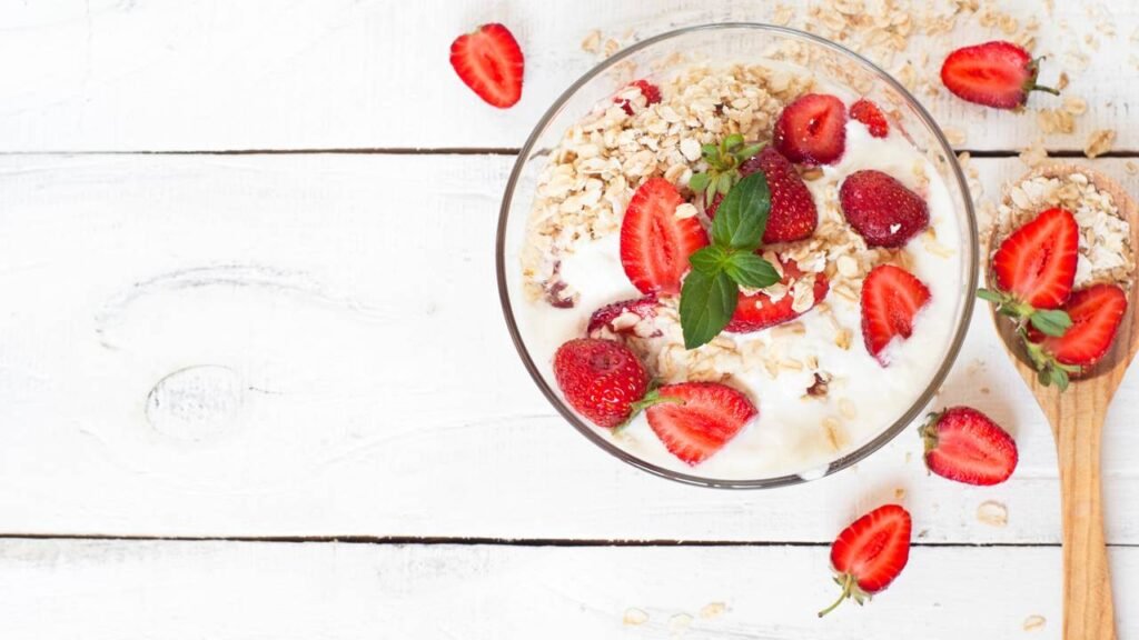 Nutricionistas revelam o tipo de iogurte mais indicado para cada fase da vida