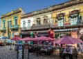 O bairro mais colorido da América do Sul está roubando a cena em Buenos Aires
