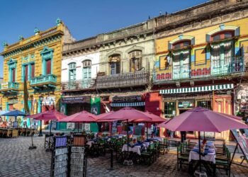 O bairro mais colorido da América do Sul está roubando a cena em Buenos Aires