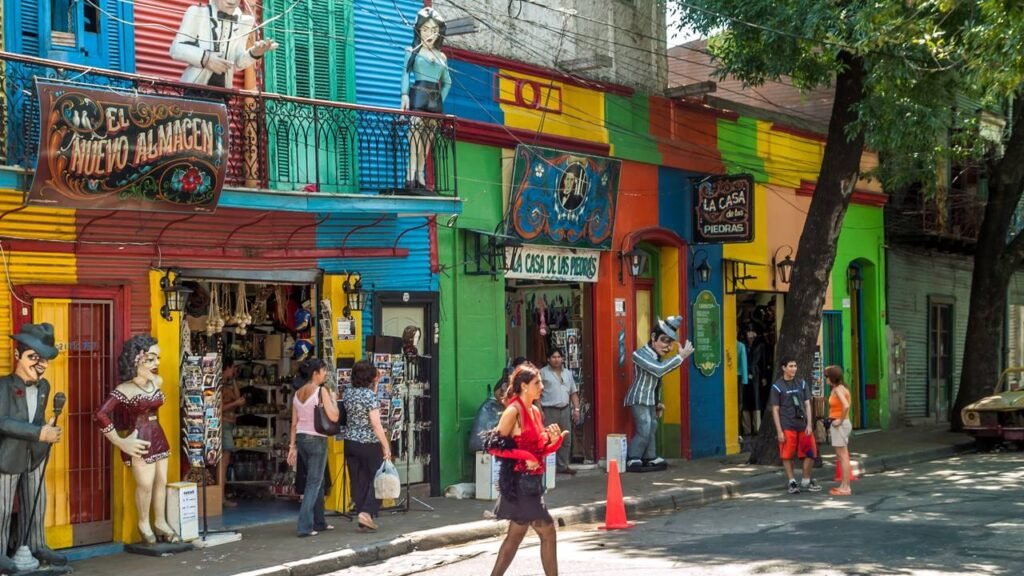 O bairro mais colorido da América do Sul está roubando a cena em Buenos Aires