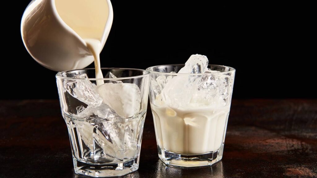 Mistura poderosa de água e leite para deixar suas plantas mais verdes e vivas