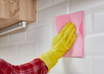 3 truques caseiros para deixar seus azulejos como novos