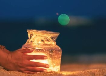 Luminária artesanal com toque vintage usando LED e pote de geleia