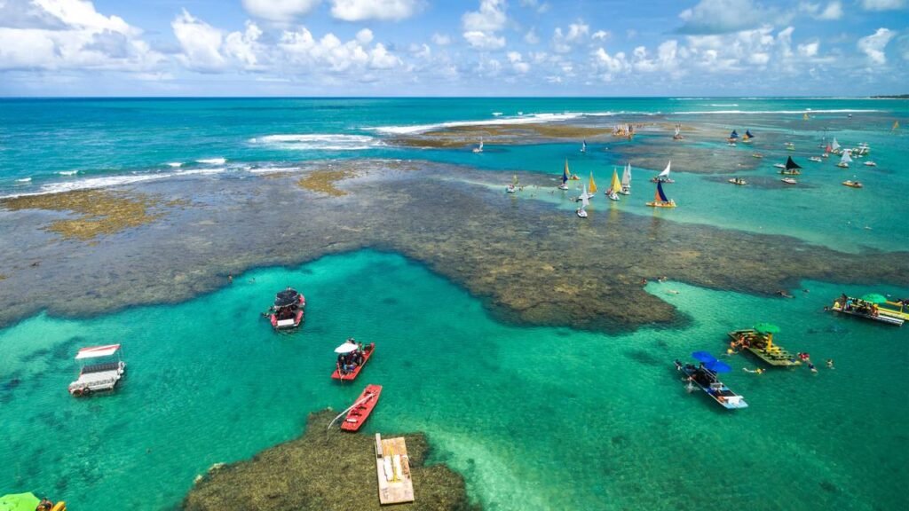 Não é o Rio de Janeiro! Qual é a opção mais barata com águas mais claras e quentes no Brasil?