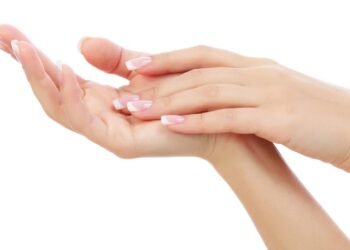 Mãos macias e sem manchas com apenas 2 ingredientes da cozinha