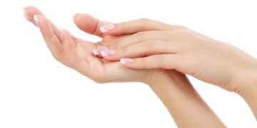 Passei isso à noite e acordei com as mãos macias igual de neném