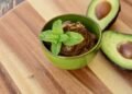 Mousse de cacau com abacate que parece chocolate de verdade