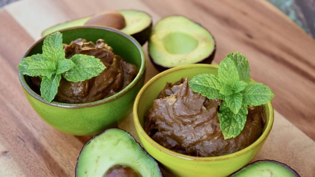 Mousse de cacau com abacate que parece chocolate de verdade