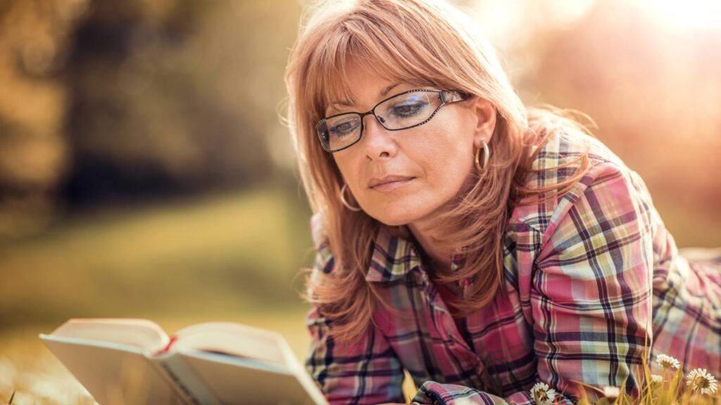 Mulheres acima dos 40 estão adotando essas cores e parecendo 10 anos mais jovens