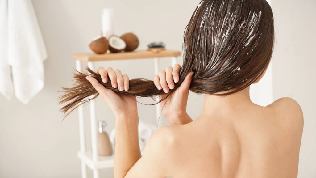 Óleo natural que alisa o cabelo e elimina o frizz de forma saudável