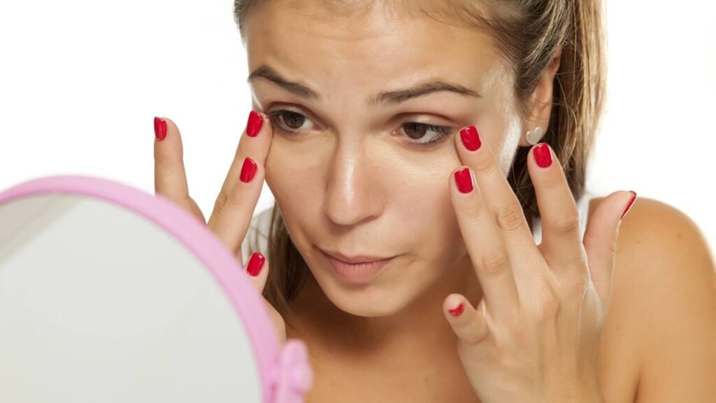 Elimine olheiras de forma rápida utilizando esse creme natural