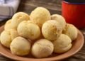 Cidade mineira emociona o Brasil com o maior pão de queijo já registrado