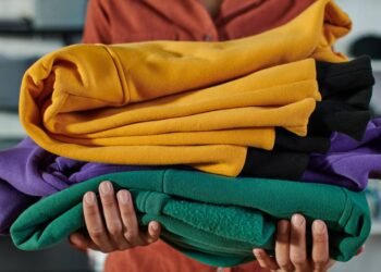 As peças de roupa que tiram anos do visual e valorizam qualquer corpo