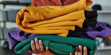 As peças de roupa que tiram anos do visual e valorizam qualquer corpo