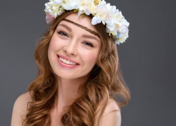 Penteados simples que rejuvenescem estão dominando os salões em 2025