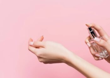 O perfume não dura? Você pode estar errando antes mesmo de aplicar