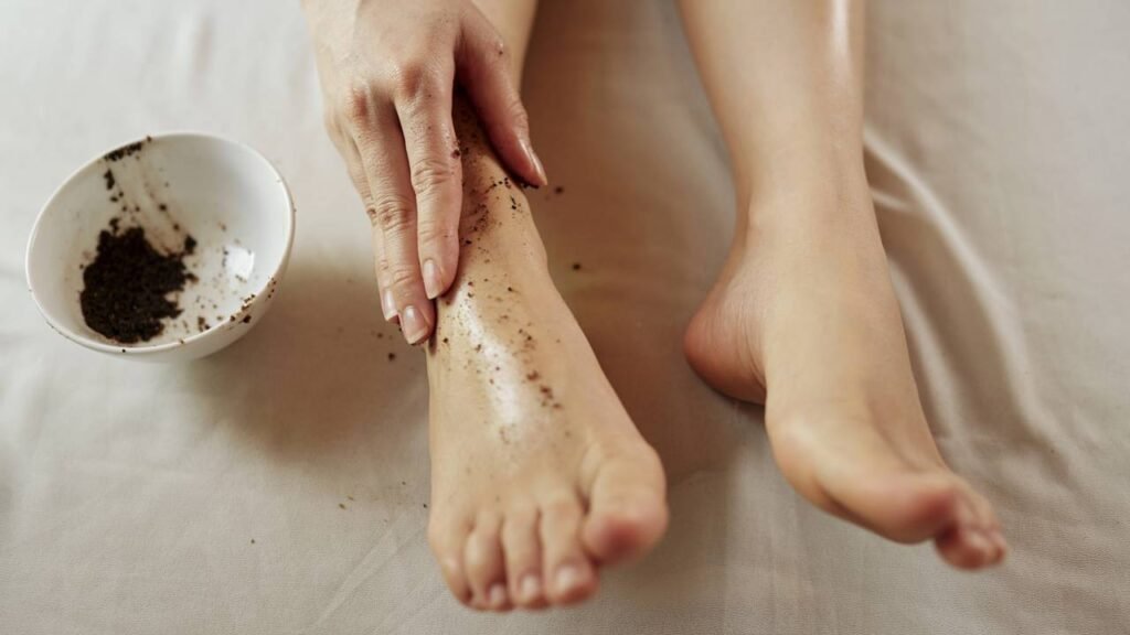 Como deixar os pés macios em poucos minutos com esse esfoliante natural