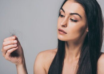 Queda de cabelo excessiva pode ser sinal de alerta, dizem médicos