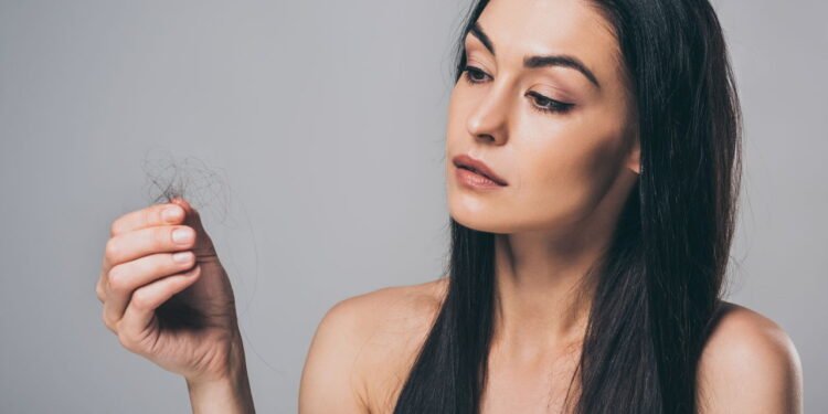 Queda de cabelo excessiva pode ser sinal de alerta, dizem médicos