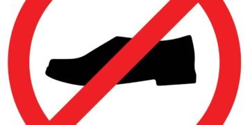 Remover os sapatos pode proteger sua família de doenças