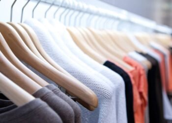 Especialista aponta as cores que nunca saem de moda e continuam em destaque no verão de 2025