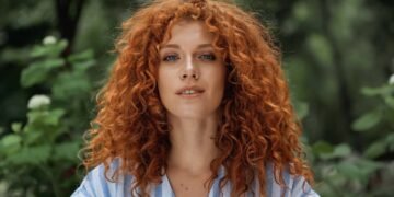 As cores de cabelo mais desejadas que rejuvenescem e iluminam o rosto