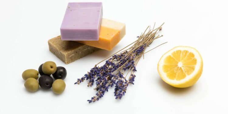 Faça seu próprio sabonete artesanal com lavanda cultivada em casa