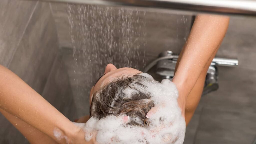 Como turbinar os efeitos do seu xampu e garantir fios mais fortes