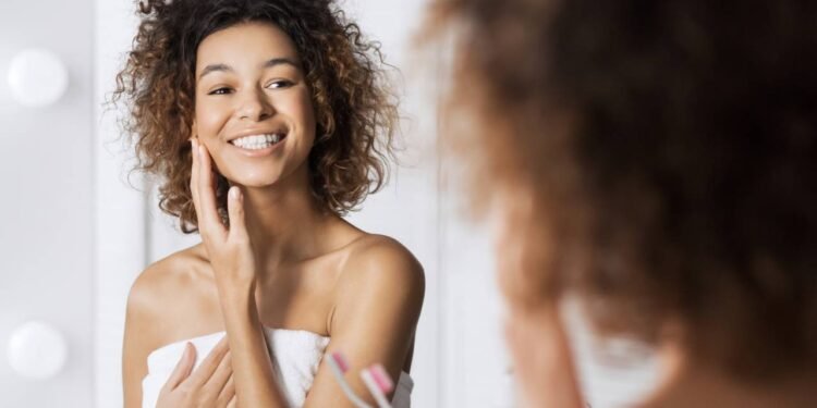 Adotei essa rotina noturna e vi minha pele rejuvenescer em poucas semanas