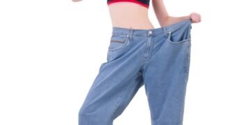 Adeus ao jeans folgado! A calça que está voltando com tudo em 2025