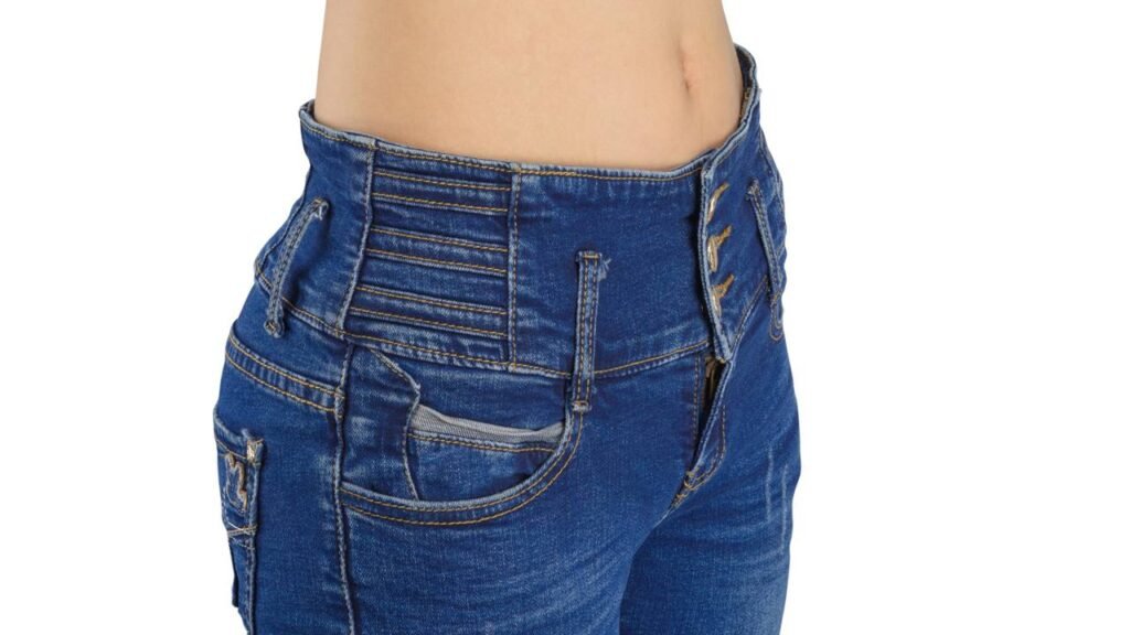 Adeus ao jeans folgado! A calça que está voltando com tudo em 2025