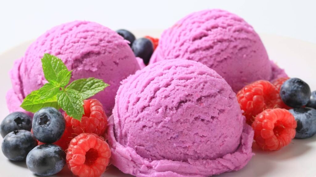 Sorvete natural sem açúcar para refrescar no calor sem sair da dieta